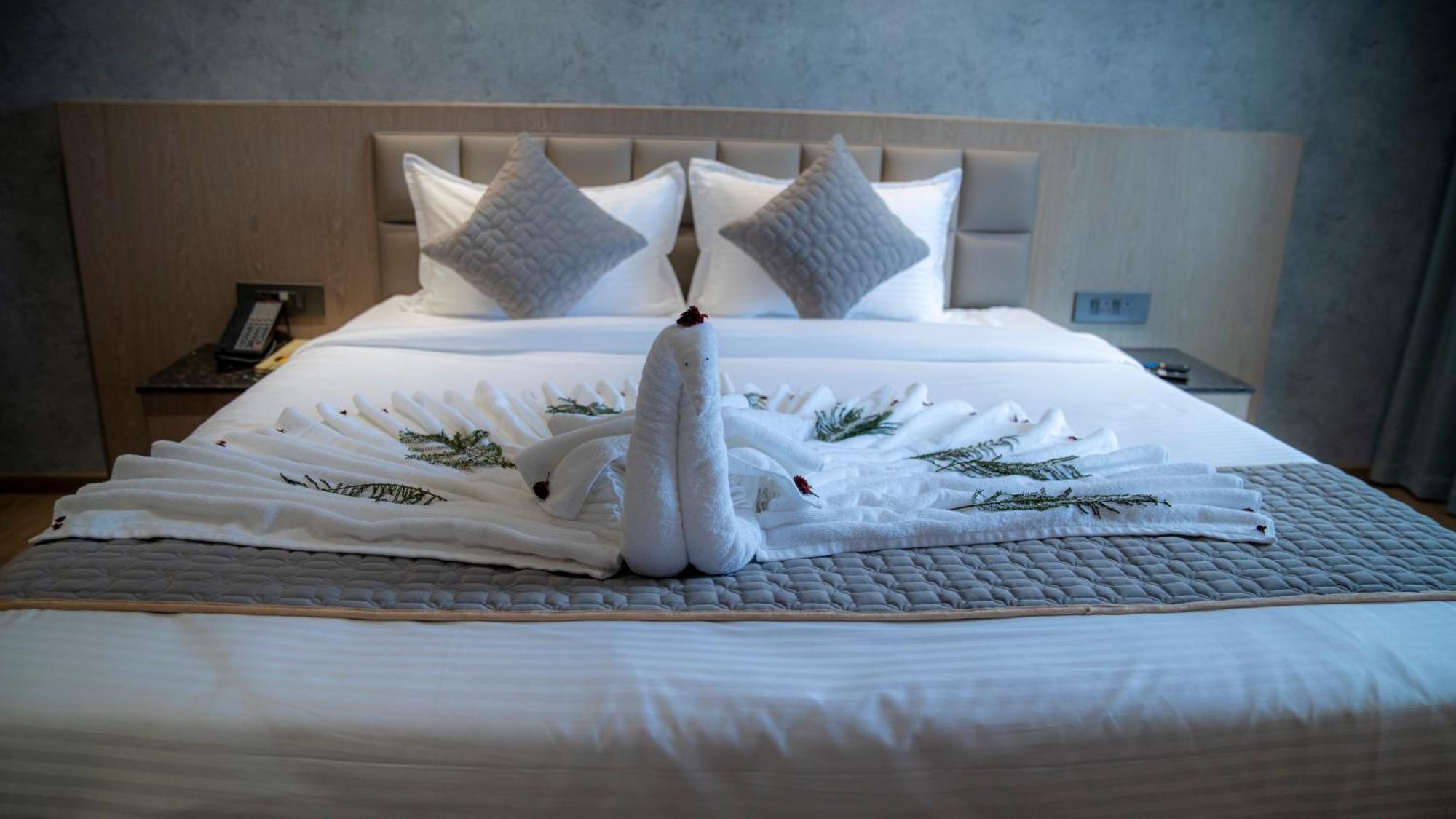 Hotel Tulips Grand ハイデラバード エクステリア 写真